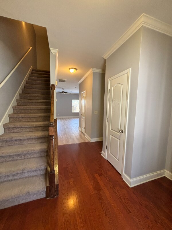 Building Photo - 1042 Woodbury Falls Dr