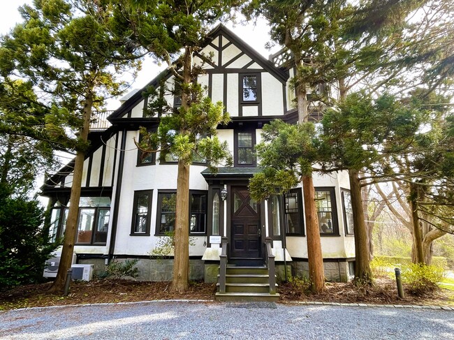 Building Photo - 423 Purgatory Rd