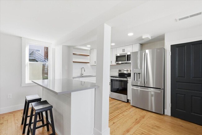 Building Photo - 305 W Broadway