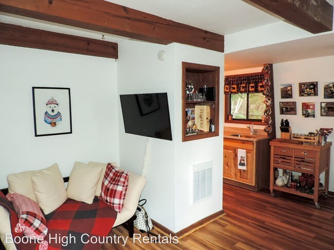 1 Br 1 Bath House 18 B Spruce Court House For Rent In Banner