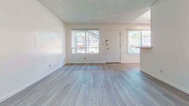 Interior Photo - 6587 Cervantes Rd