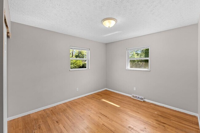 Foto del edificio - 6406 Dalewood Rd