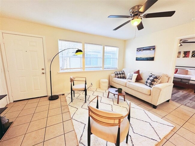 Foto del edificio - 2405 Teri Rd