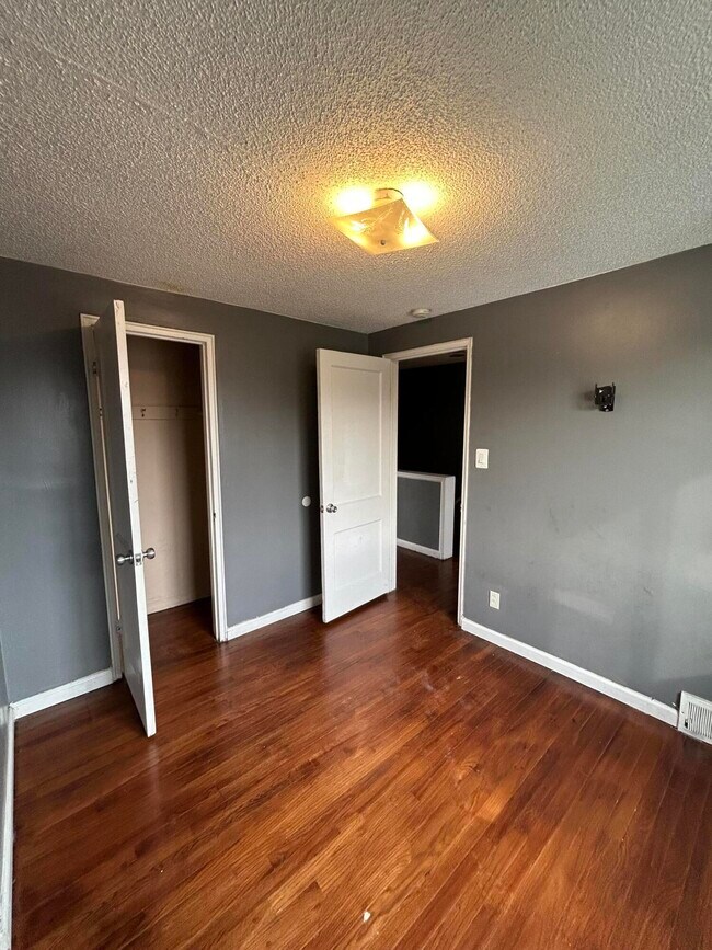 Foto del edificio - 3463 Ewald Cir