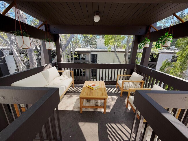 Foto del edificio - 7742 Redlands St