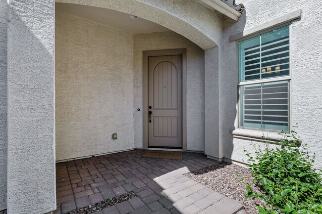 Building Photo - Spacious 5 Bedroom Home for Rent in East Mesa