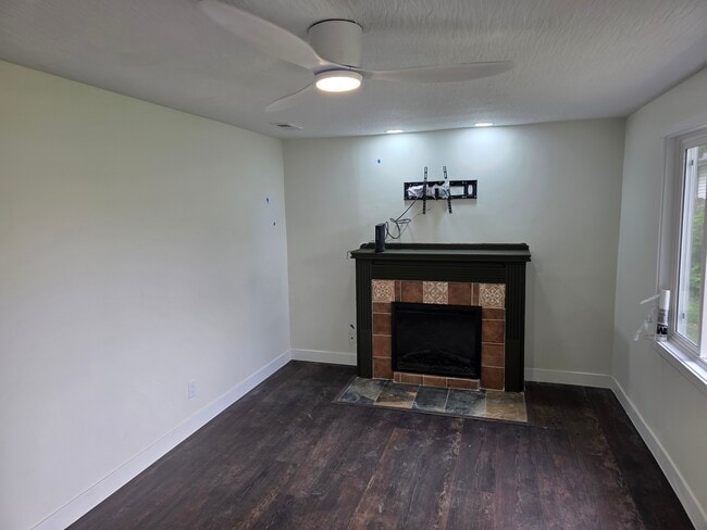 Building Photo - 2129 Eddystone Ave