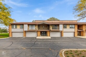 Building Photo - 821 Oakton St