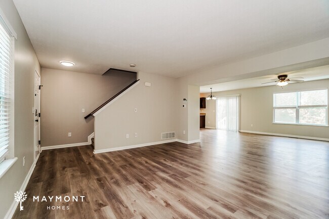 Foto del edificio - 61 W Twin Maple Ave