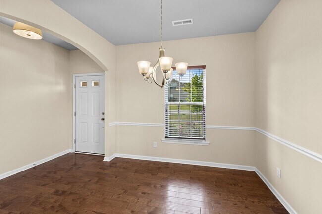 Building Photo - Beautiful 3-Bedroom Home with Fireplace an...
