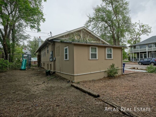 Foto del edificio - Single Family Style Unit with side-yard an...