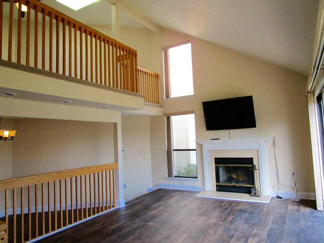 Building Photo - 167 Locust Ln