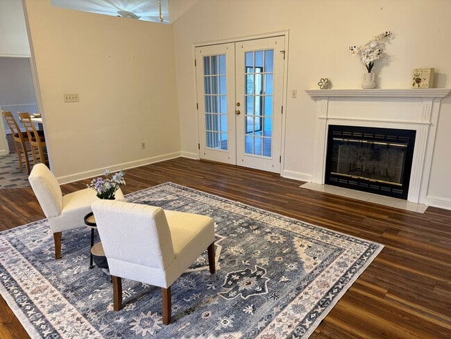 Foto del edificio - 112 Eagles Landing Dr