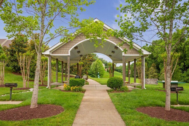 Foto del edificio - Beautiful Lenox Creekside Condo in Antioch