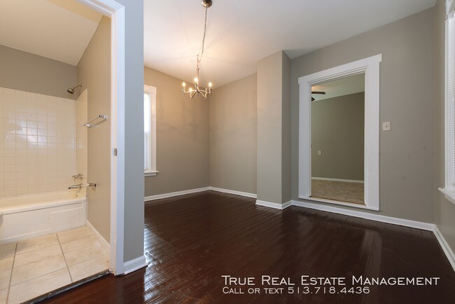 Building Photo - 6540 Parkland Ave
