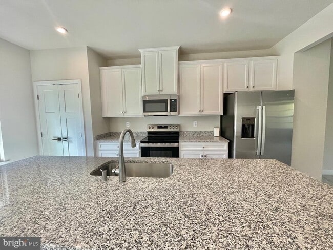 Building Photo - 9576 Fern Hollow Way