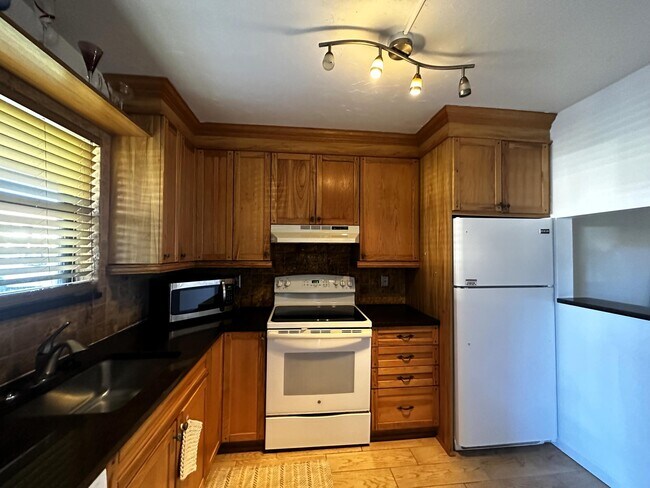 Building Photo - 21904 Lake Forest Cir