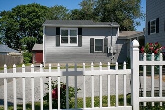Building Photo - 132 Evarts St
