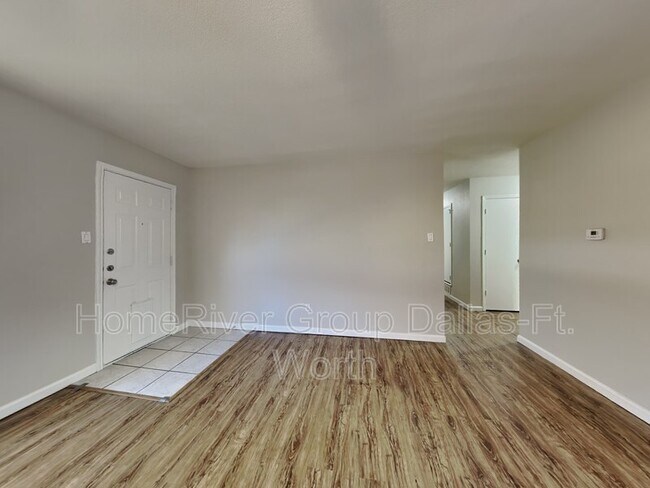 Foto del edificio - 5223 Windy Meadow Dr
