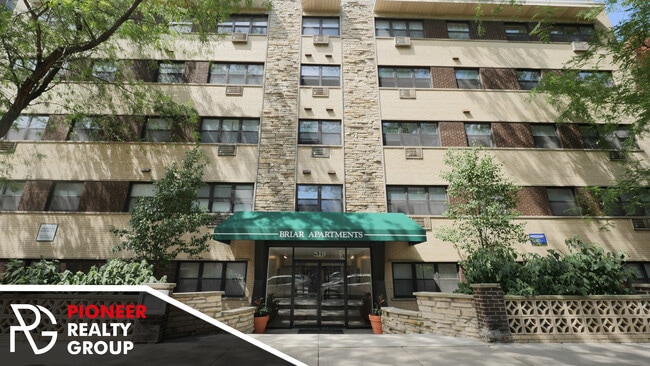 Building Photo - 502 W Briar Pl