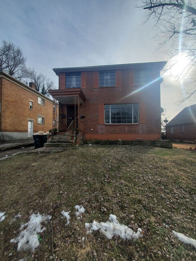 Primary Photo - 960 Sherwood Dr