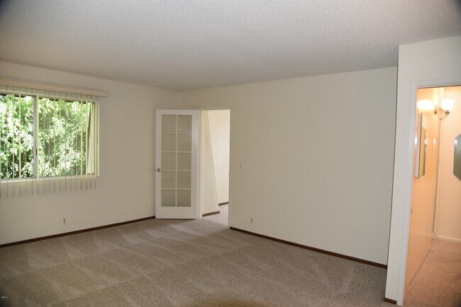 Building Photo - 1529 Vista Del Mar Dr