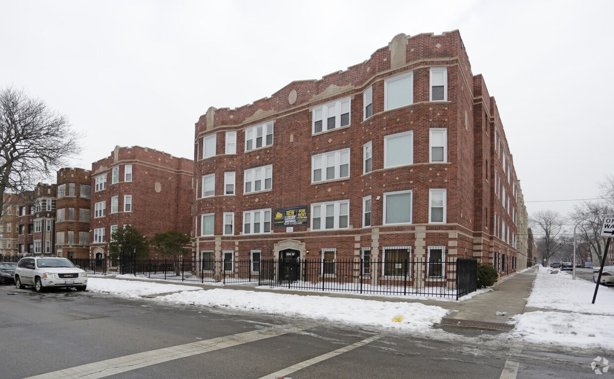 Primary Photo - 7649-7657 S Phillips Ave