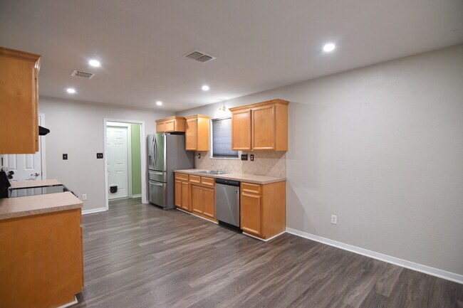 Building Photo - 4202 Capri Dr