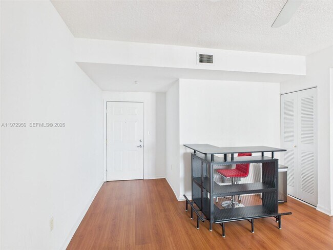 Foto del edificio - 275 NE 18th St