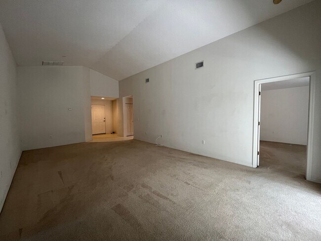 Building Photo - DEER LAKES 3/2
