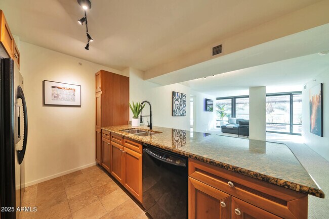 Foto del edificio - 4808 N 24th St