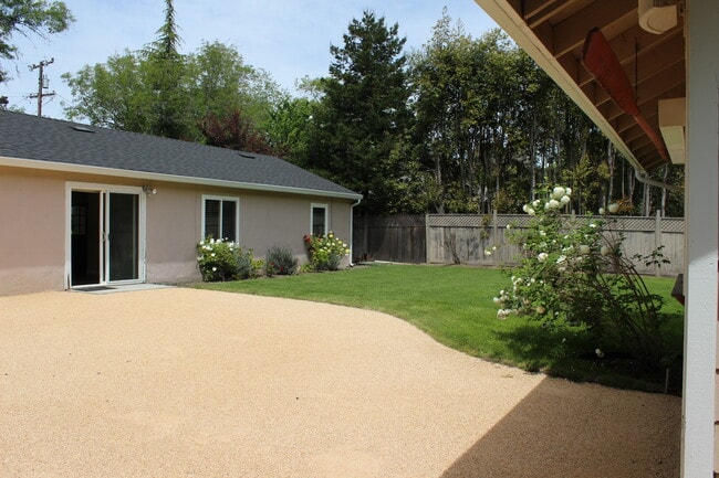 Building Photo - 14 Juno Rd