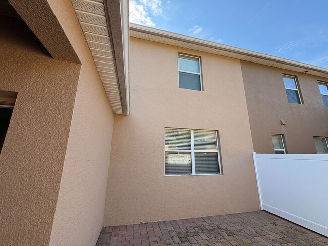 Building Photo - 4 bedroom Townhouse - Independence Winter ...