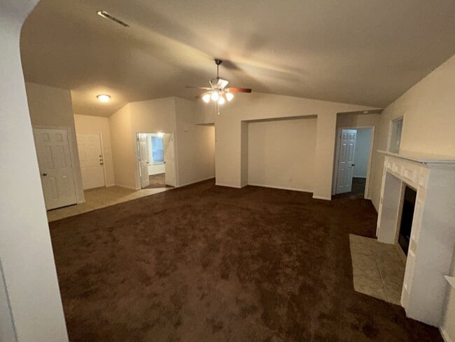 Foto del edificio - 5705 Sulfur Spring Dr