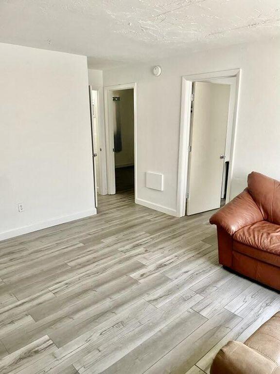Foto principal - 2550 42nd St