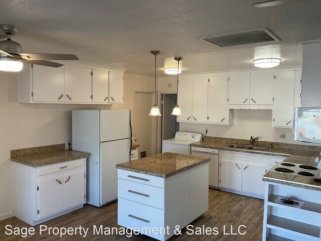 Building Photo - 3 br, 2 bath House - 8436 E Cambridge Ave