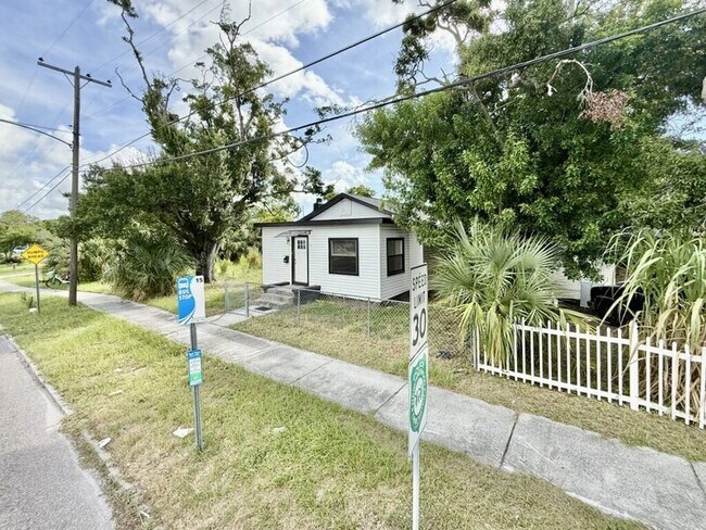 Building Photo - 1426 40th St S