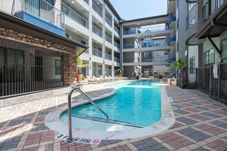 Building Photo - Villas on Guadalupe