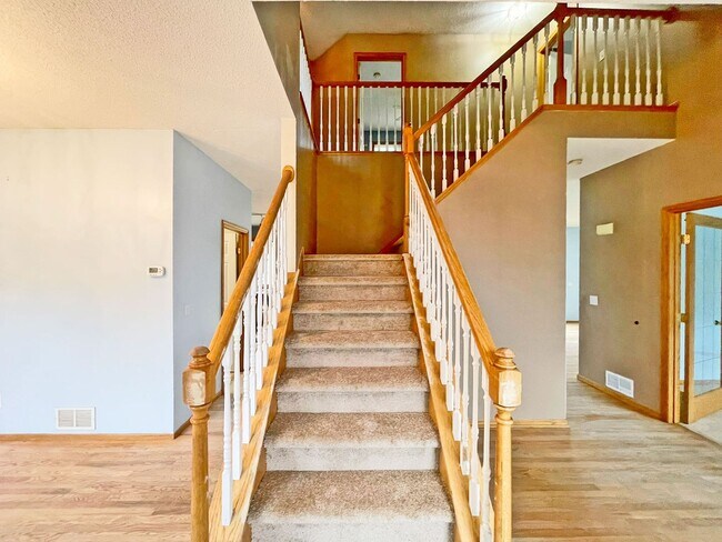 Building Photo - Spacious 2-Story Home, New Carpet & Floors, Fireplace, Huge Family Room, 4 BR's on Upper Level, 5...