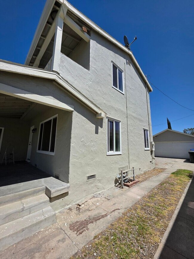 Foto del edificio - 2641 N Arrowhead Ave