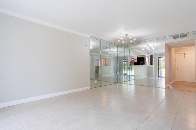 Foto del edificio - 1272 S Military Trail
