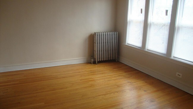 Building Photo - 4520 N Damen Ave