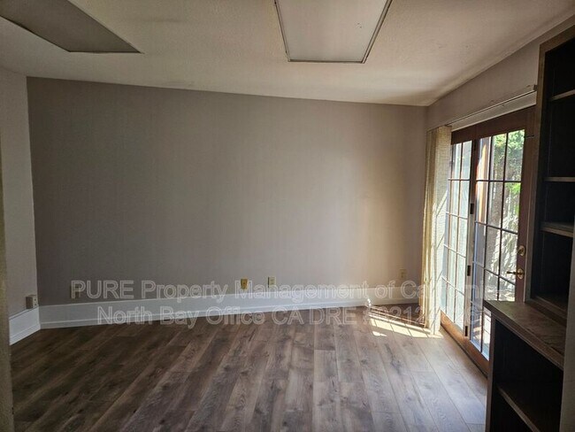Foto del edificio - 516 S School St