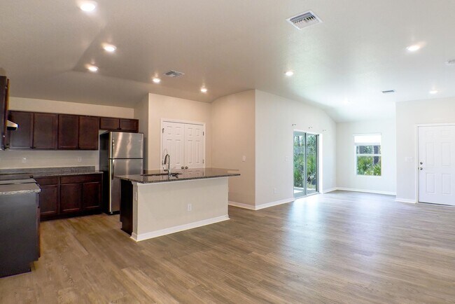 Foto del edificio - 341-343 Reeves St