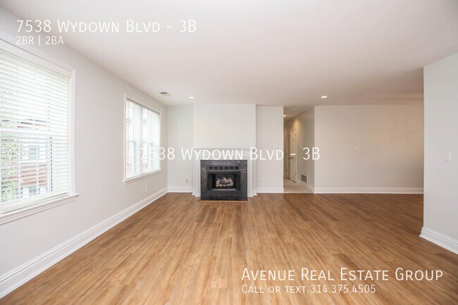 Building Photo - Amazing Condo