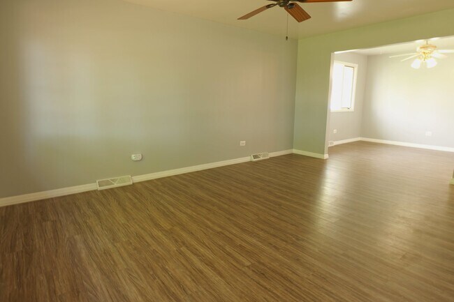 Foto del edificio - 5013 W 119th St