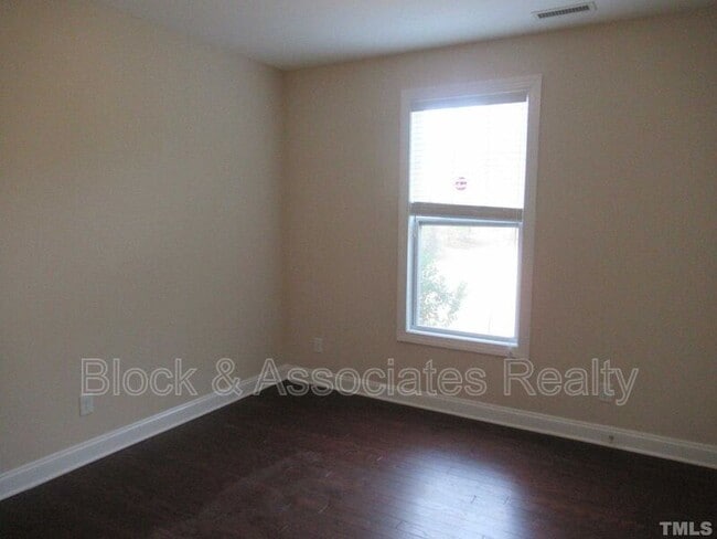 Building Photo - 1148 Holland Bend Dr