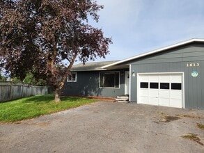 Building Photo - 1613 27th Ave