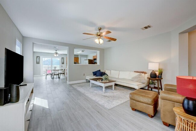Building Photo - 5305 Viewpoint Dr