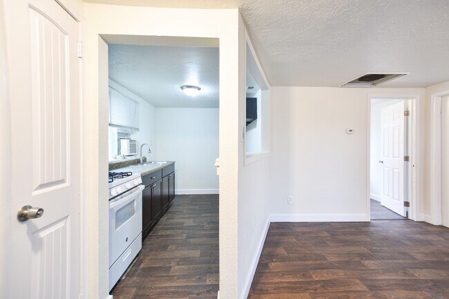 Building Photo - 330 N 900 W